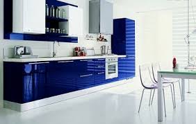 Une bonne idée à reproduire dans une cuisine aux placards monochromes, noirs ou blancs. La Cuisine Bleu On L Adore Deco Cool