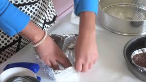 12 Ways To Use Plastic Wrap And Foil That Go Way Beyond Covering Leftovers Food Hacks Cooking Tips Diy Foil