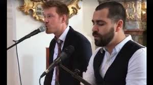 Die bayern 3 moderatoren sebastian winkler (die frühaufdreher) und sascha seelemann haben den song, den sie selbst geschrieben haben, gemeinsam mit den popstars von glasperlenspiel (geiles leben) und dem münchner rundfunkorchester neu aufgenommen, um spenden für die. Bayern 3 Fruhaufdreher Retten Fischbachauer Hochzeit Fischbachau