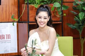 Đảm nhận vai trò mc dẫn dắt chương trình là miss universe 2012 olivia culpo và mc mario lopez. Hoa Háº­u Hoan VÅ© Khanh Van Tiáº¿t Lá»™ Ap Lá»±c Vo Hinh Phia Sau Chiáº¿c VÆ°Æ¡ng Miá»‡n