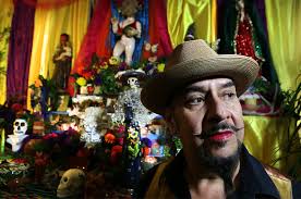 Día de los Muertos altars not just for show