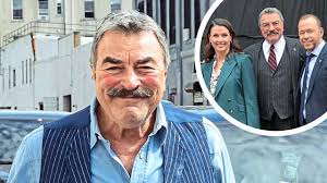 Tom Selleck er stadig sur over slutningen af 'Blue Bloods', 'Ikke en fed  følelse' at se spin-off'en trives : r/television