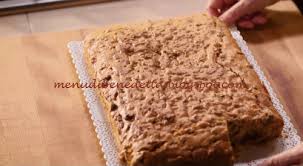 Per la sfoglia, in una ciotola mettete la farina, un cucchiaio d'olio evo, l'uovo intero e cominciate a sbattere con una forchetta. Panettone Gastronomico Ricetta Benedetta Parodi Ricette Di Cucina