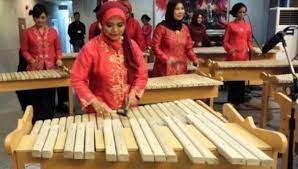 Dari situ muncul istilah kolintang. Alat Musik Kolintang Sejarah Fungsi Gambar Dan Cara Memainkannya Silontong