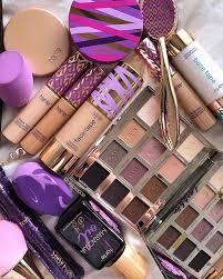 Trading Contacts On The Plug Is Like Our Version Of Swapping Little Black Brand Books It S Free Anon Natural Makeup Looks Luxury Makeup Natural Makeup Brands