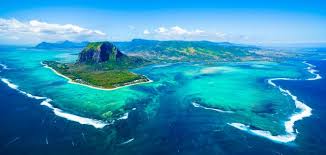 على طول الأسطول التاريخي الساحلي للسفن الحقيقية الراسية (العلمية البحثية والعسكرية)، وفي الداخل توجد المعروضات المتحفية. Ù…Ø§ Ù‡Ùˆ Ø¹Ù…Ù‚ Ø§Ù„Ù…Ø­ÙŠØ· Ø§Ù„Ù‡Ù†Ø¯ÙŠ Ù…ÙˆØ¶ÙˆØ¹