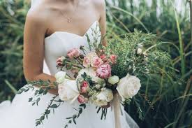 Sure Fire Tips To Choose The Right Wedding Bouquet Size