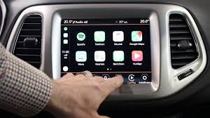 I recently rented a car with apple car play. Jeep Jan Hop Legt Uit Jeep Uconnect 8 4 Inch Multimedia En Navigatiesysteem Youtube