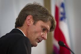 Jacques Bergeron met cinq fonctionnaires en demeure