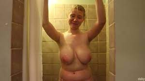 Watch Blonde babe Irelynn Dunham swings her huge natural boobs after her  shower