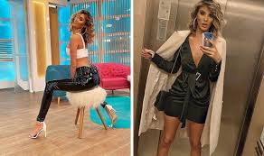 În timpul mărturisirilor făcute, el a spus despre focoasa blondă că se comportă în platoul matinalului de parcă ar fi pe tiktok. Cum ArÄƒta De Fapt Ramona Olaru De NeaÈ›a Cu RÄƒzvan È™i Dani Inainte De OperaÈ›iile Estetice N O RecunoÈ™ti Oricum Te Ai Uita La Ea Foto