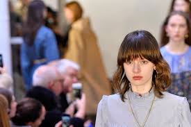 It's very rare that you'll find a french woman with perfectly. French Girl Hair Why We Love Medium Layered Hairstyles With A Fringe