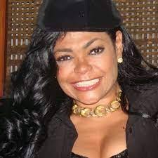 Adele Freitas's Instagram, Twitter & Facebook