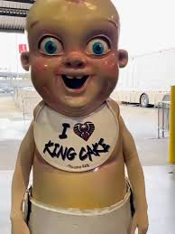 El inquietante rey de los pasteles: ¡King Cake Baby!