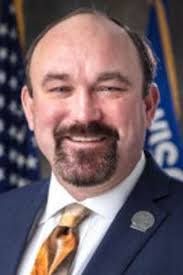 Clint Moses's Instagram, Twitter & Facebook