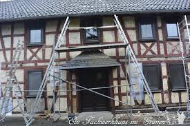 Fachwerk Reparieren Ein Fachwerkhaus Im Grunen Fachwerk Fachwerkhaus Sanieren Fachwerkhauser