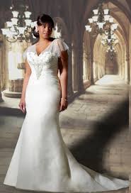 La robe de mariée grande taille parfaite pour silhouette en a sera donc celle qui met en valeur votre buste, marque votre taille, et estompe les rondeurs au niveau des hanches ou des fesses. Robes De Mariee Grandes Tailles Pour Grand Mariage