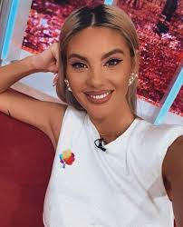 Răzvan simion și ramona olaru fac glume la adresa lui dani oțil, colegul lor de emisiune. Ramona Olaru IpostazÄƒ Fierbinte In CadÄƒ Vedeta Face Furori Pe Internet De Ziua Ei Foto Spynews Ro