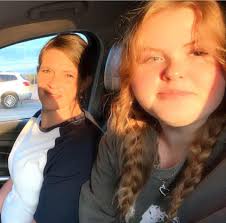 Jalapeño Popper Stuffed Cornbread! One bite & you're hooked 🔥🌽