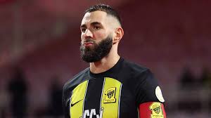 أغرب صفقة في الميركاتو السعودي.. هل يعود بنزيما إلى الاتحاد؟