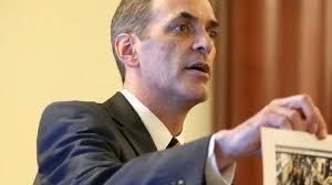 Koon backs Hubbard for solicitor