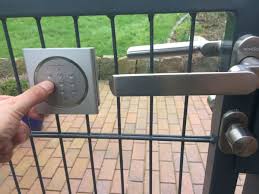 Natursteinmauer gartentor holz gartentor holz schloss einbauen. Schlusseldienst Rendsburg Budelsdorf Schlusseldienst Rendsburg