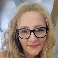 Amy Roseman's Instagram, Twitter & Facebook