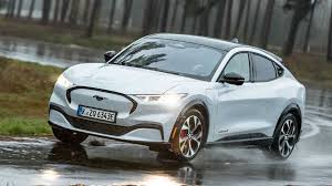 The vehicle was introduced on november 17, 2019, and went on sale in december 2020 as a 2021 model. Ford Mustang Mach E 2021 Elektro Suv Im Ersten Test