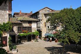Perched At The Bottom Of A Hill Overlooking The Plateau Of The Dombes Perugia Is To Be Visited To Stroll Throughout Its Nar Tourisme En France Auvergne France