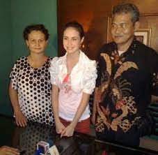 Lama tak terdengar kabarnya, miller khan kini bagikan kabar bahagia. Arumi Bachsin Akui Kabur Karena Diperdaya Miller