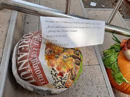 Nuantele calde ale ojelor de unghii confera un aspect placut si agreabil. Jos Palaria Decoratiuni De Toamna La Scoala Balcescu Din Ziarul