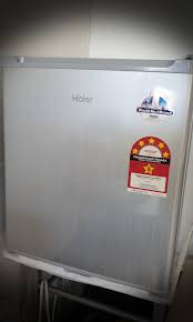 Sedang mencari peti sejuk yang berkualiti dan bagus peti sejuk ini mempunyai bahagian sejuk beku diatas dan bahagian barangan segar di bawah. Mini Refrigerator Peti Sejuk Mini Kitchen Appliances On Carousell