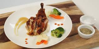 Wie Man Speisen Auf Teller Schon Anrichtet Tipps Von Sternekochen Lebensmittel Essen Einfache Gerichte Und Essen