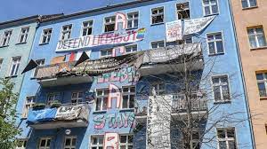 Jump to navigation jump to search. Polizeilicher Staatsschutz Ermittelt Hausverwalter Von Rigaer Strasse 94 Offenbar Angegriffen Rbb24