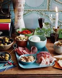 This cajun thanksgiving menu, featuring corn bread, bacon, crawfish, and more of your low country faves, is full of warmly spiced holiday recipes. Thanksgiving Tapas What S Gaby Cooking Unique Thanksgiving Recipes Healthy Christmas Recipes Christmas Recipes Easy