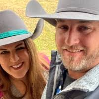 Kim Swindell's Instagram, Twitter & Facebook