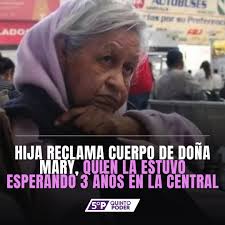 Sé que ella va a pasar por mí, ha de estar arreglando lo de la escuela de  sus hijos", dijo la anciana 👇