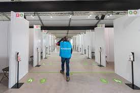 In de loop van de ochtend is het hele vaccinatiecentrum spoor oost in borgerhout geëvacueerd door de stormwind. Eerste Vaccins Van Astrazeneca Toegediend Op Spoor Oost Wij Zijn Klaar Dus Laat Die Vaccins Maar Komen Antwerpen Pzc Nl