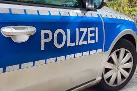 In deutschland muss jeder unfallbeteiligte die feststellung seiner personalien ermöglichen, andernfalls folgt eine anzeige wegen fahrerflucht. Achtung Kontrolle Was Darf Die Polizei Autofahrerseite Eu Fakten Fur Autofahrer