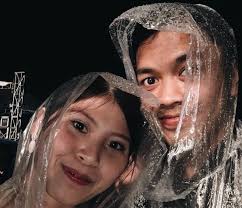 Nama pacar jonatan christie adalah belum diketahui ? Netizen Iri Ini Cara Unik Anthony Ginting Habiskan Malam Tahun Baru Bareng Pacar Okezone Sports