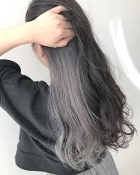 ホワイトグレーインナーカラー 髪色 グレージュ ヘアスタイリング グレー ヘアカラー
