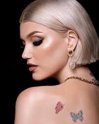 ✨How gorgeous you are @anastasiyavogue Photography @biancaprietobeauty  Makeup @biancaprietomakeup #gorgeous #amazing #glitter #makeupideias #uk  #beauty