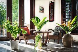 This vietnamese dream pad combines wooden slats, outdoor pools, leafy vines and wide glass windows. Pin On Interior
