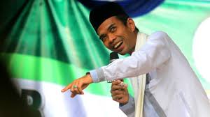Uas pun balik masuk pesawat, sementara jemaah yang sudah menunggunya di bandara, berlinang air mata menyesalkan. Ustaz Abdul Somad Ajarkan Anggota Dprd Doa Anti Kolesterol