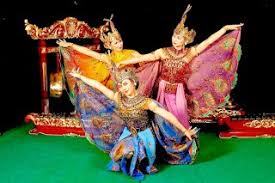 Properti yang digunakan dalam tari kandagan. Tari Merak Tarian Asal Daerah Pasundan Jawa Barat