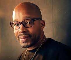 Lora Leonard's Instagram, Twitter & Facebook