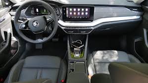 Octavia täiesti uus põlvkond on suurem ja tänu elegantset kupeed meenutavale siluetile ka emotsiooneäratavam ja kompromissitu turvalisus. Skoda Octavia Combi Fahrbericht 2020 Neue Generation Autogefuhl