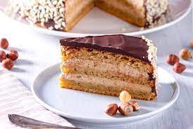 Montare la panna, separarla in 2 ciotole aggiungendo in una 1 cucchiaio di caffè per dare la colorazione nocciola. Torta Al Caffe Con Crema Di Nocciole Chiara S Cakery