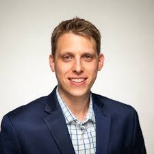 Hannah Messinger's Instagram, Twitter & Facebook