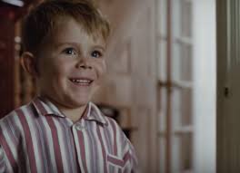 El emotivo anuncio de Navidad de Elton John y el regalo que le cambió la  vida